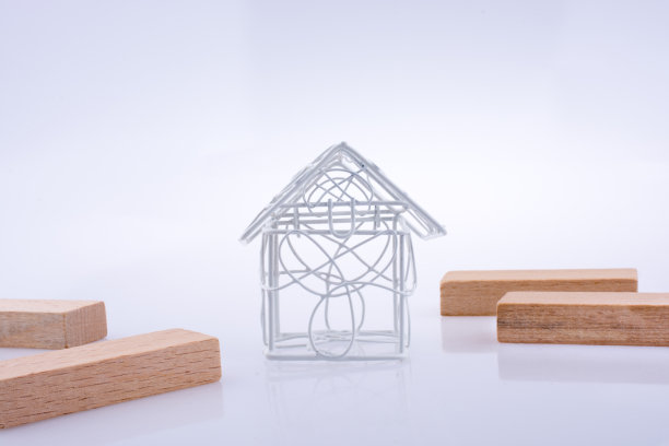 有金属线的小房子和多米诺骨牌图片下载