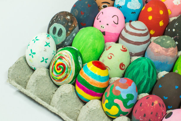 在复活节彩蛋上创作艺术品。图片下载