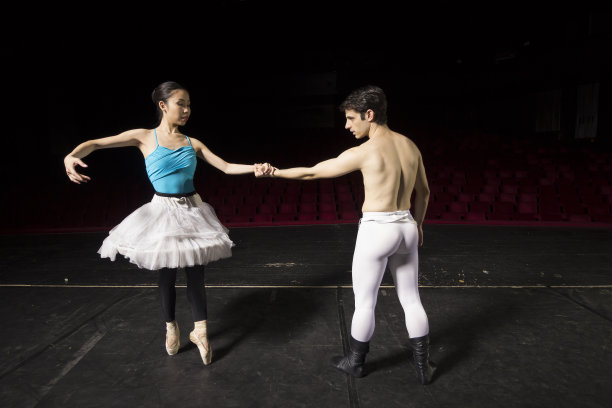 芭蕾舞舞伴，摆姿势。图片下载