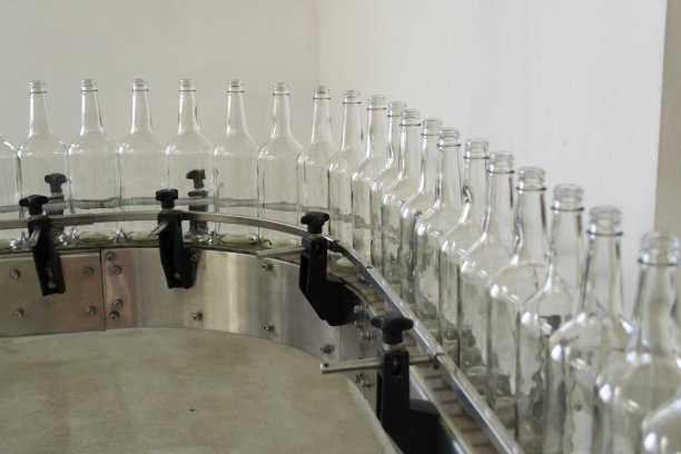 装瓶行图片下载