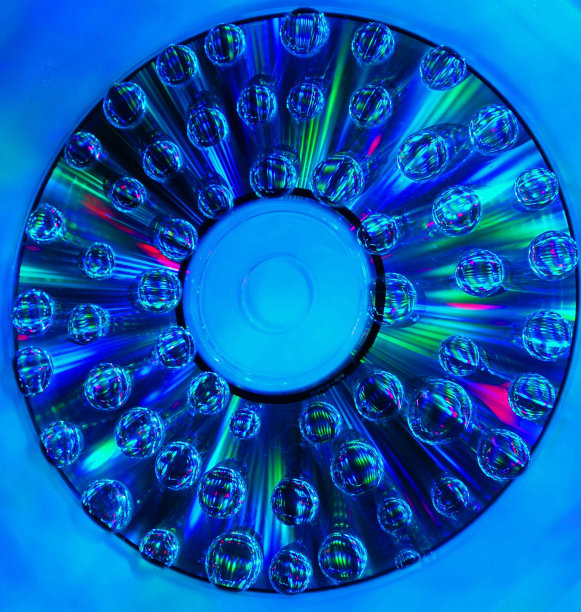 CD上的水滴图片下载