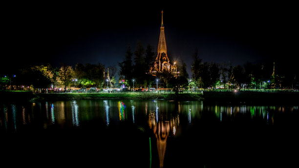 夜景Wat Chalong (Wat chaiyatharam)泰国寺庙，普吉岛，泰国图片下载