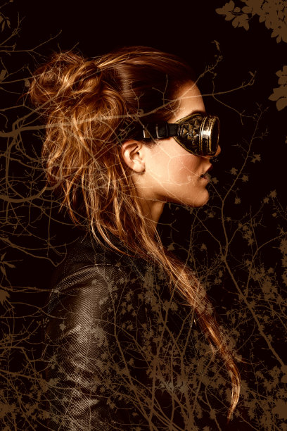 蒸汽朋克女人和秋天树枝的双重曝光素材图片