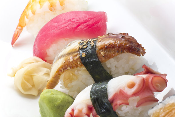 各式各样的寿司拼盘图片下载