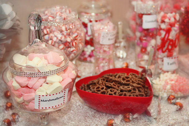 红色和粉色的糖果自助餐图片下载