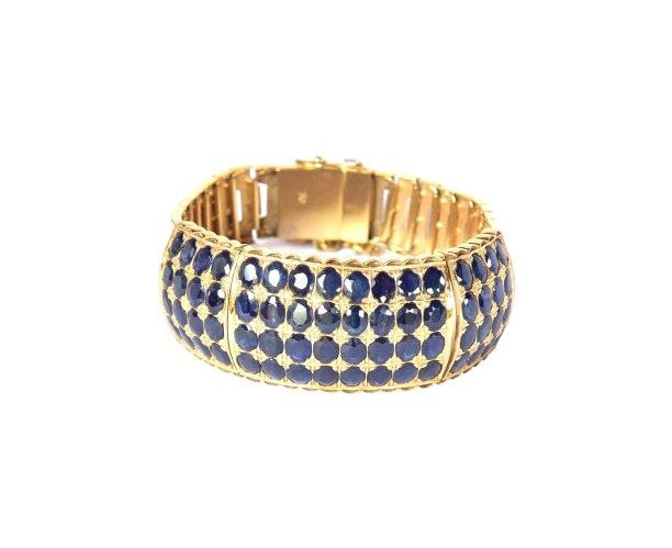 镶嵌红宝石的金色手镯图片下载