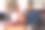父亲和儿子一起在家里打开圣诞礼物图片下载