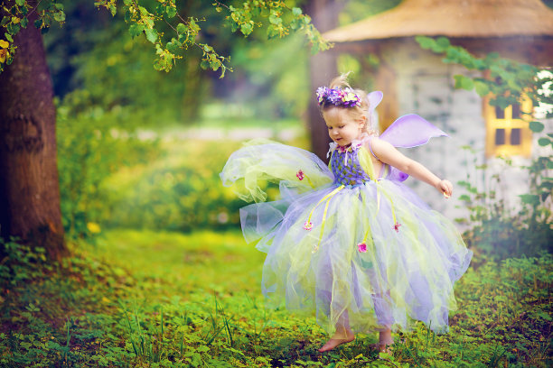 夏日里的小女孩图片下载