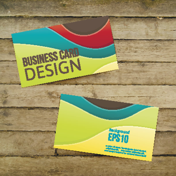 名片放在木桌上。图片下载