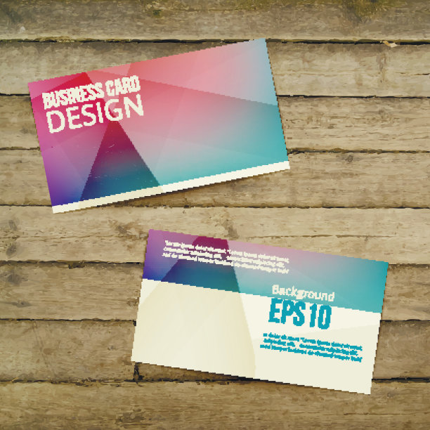 名片放在木桌上。图片下载