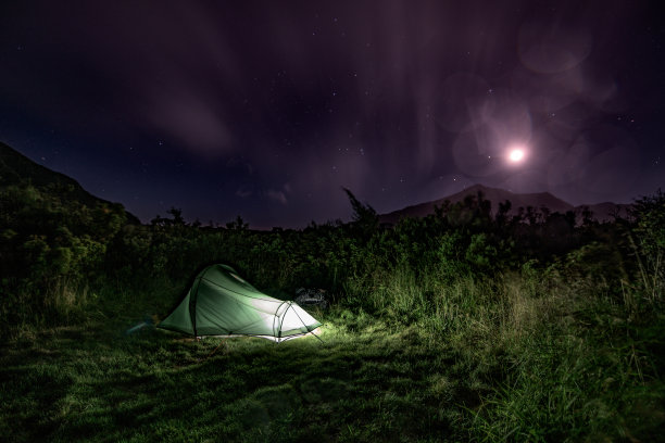 夜空下一个人的帐篷图片下载