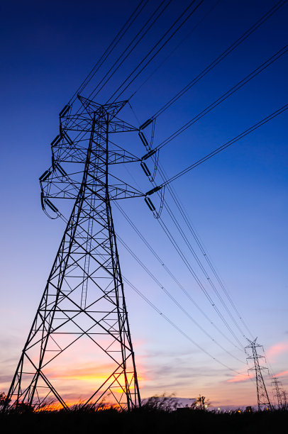 高压电输电塔夕阳余晖景象图片下载