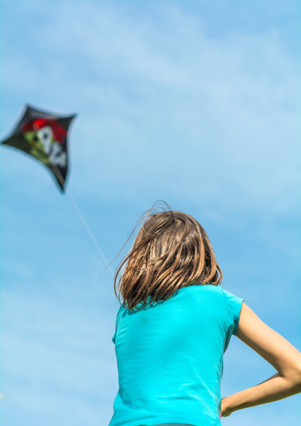 放风筝的女孩图片下载