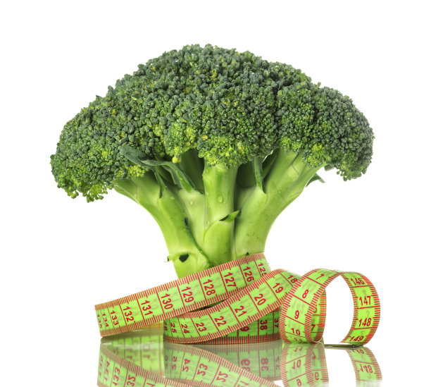 花椰菜和圣蒂尔特特写孤立在白色图片下载