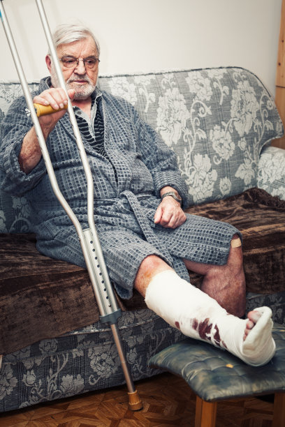 骨折的腿图片下载