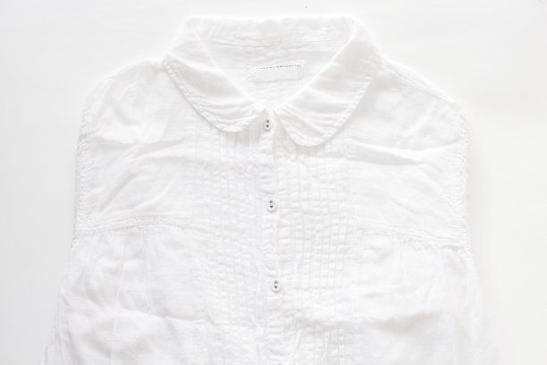 白衬衫在白纸背景上图片下载