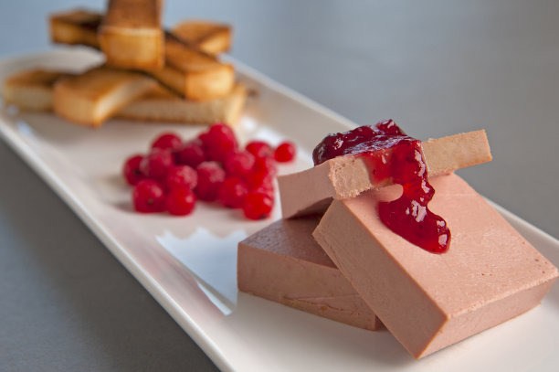 小红莓酱鸭肝(鹅肝)。图片下载