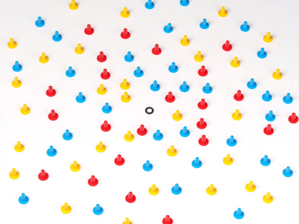 随机一组带有小外来物体的大头针图片下载