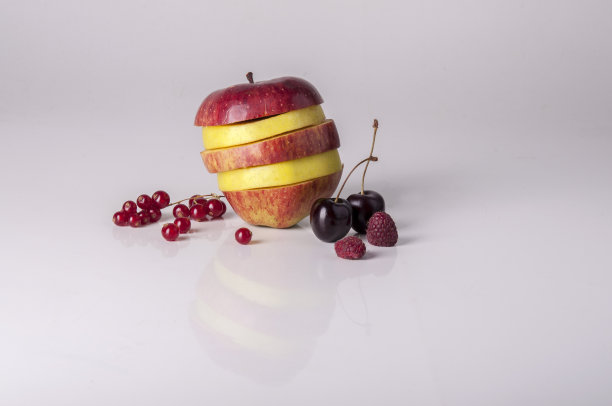 苹果，樱桃，黑醋栗图片下载