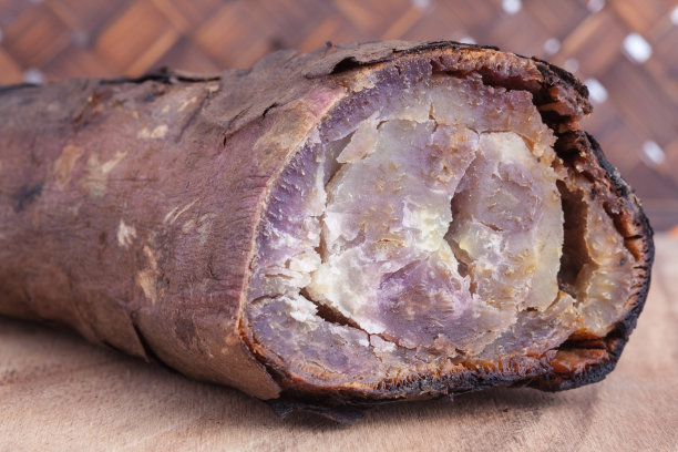 烤红薯木板和木制背景图片下载