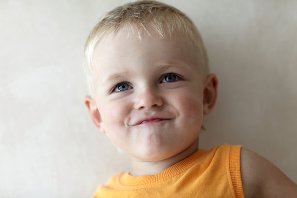 孩子抬头图片下载