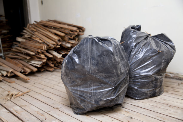 两个垃圾袋图片下载