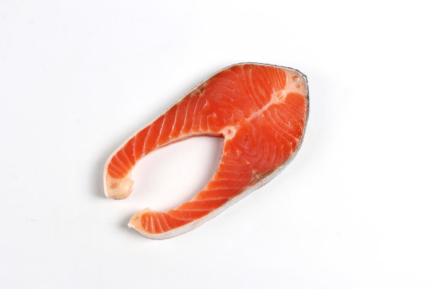 新鲜的生鲑鱼供烹饪或食用。图片下载