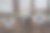一扇生锈的旧门上挂着锁和链条图片下载