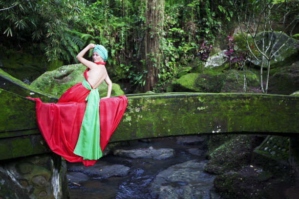 童话故事的女孩图片下载