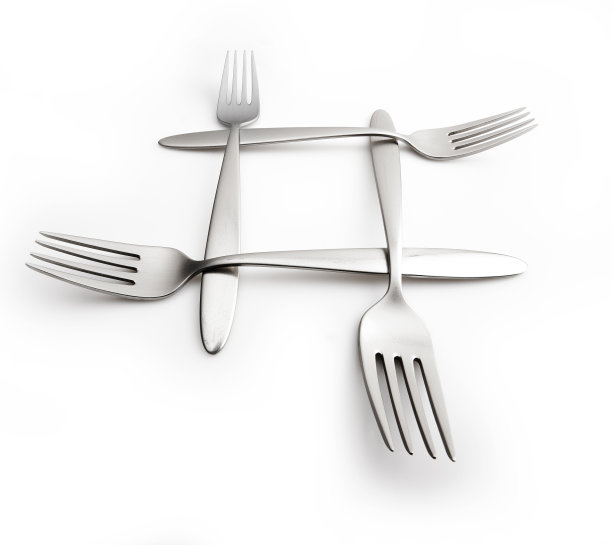 四个交错的银叉在白色背景与广角图片下载