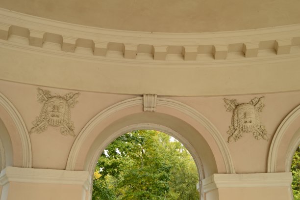 建筑装饰元素的老户外公园亭子图片下载