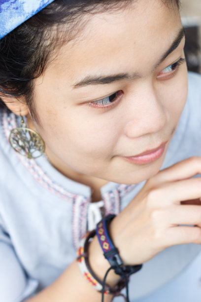 亚洲女性在公园图片下载