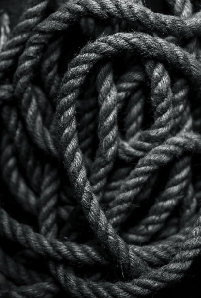 厚厚的旧绳。图片下载