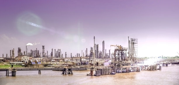 密西西比河上的发电厂。放射性的观点。图片下载