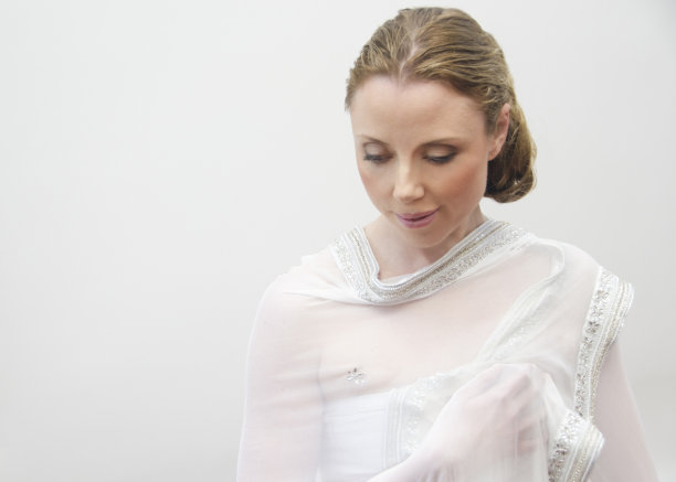 戴围巾的女人图片下载