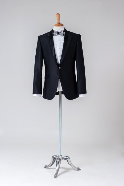 现代燕尾服孤立在灰色背景图片下载
