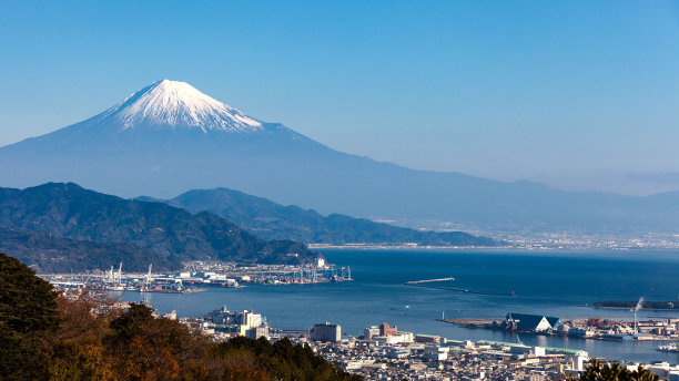 富士山和城市海滩图片下载