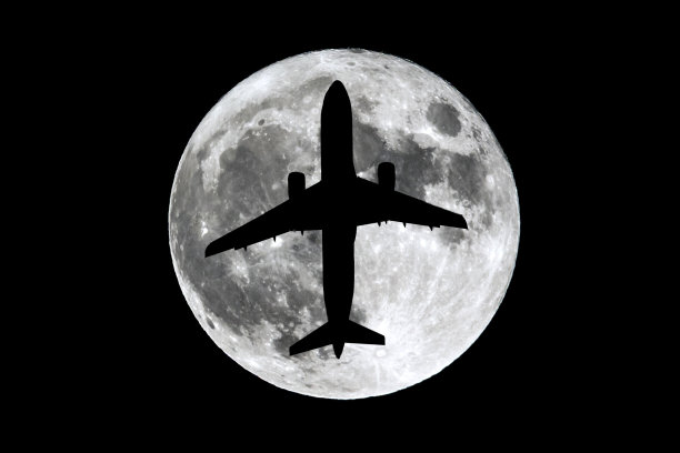 满月飞机剪影图片下载