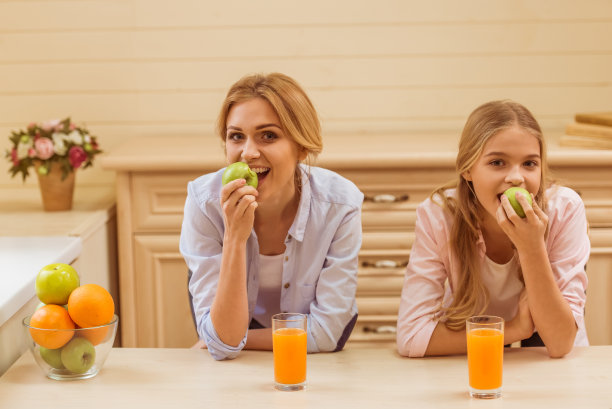 母亲和女儿图片下载
