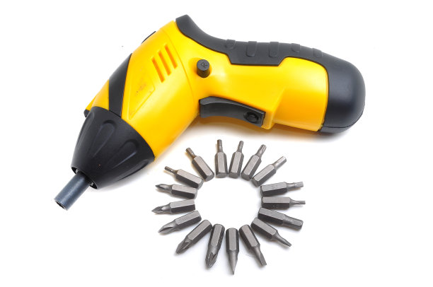 可充电电动螺丝刀隔离在白色背景图片下载