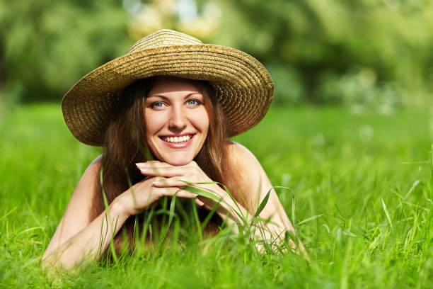 戴帽子的美女图片下载