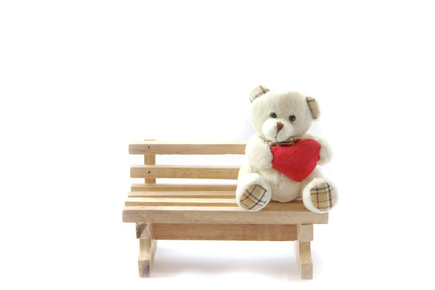 库存照片:毛绒绒的泰迪熊孤立的白色背景图片下载