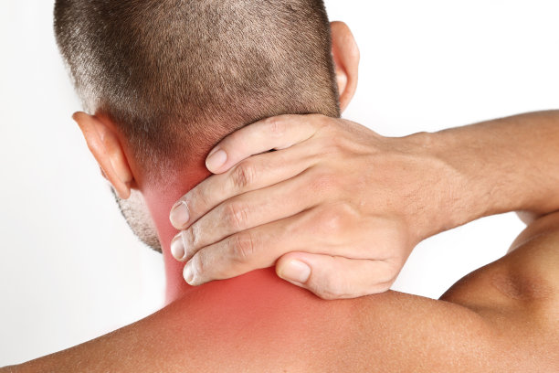 一个脖子疼的年轻人的照片图片下载