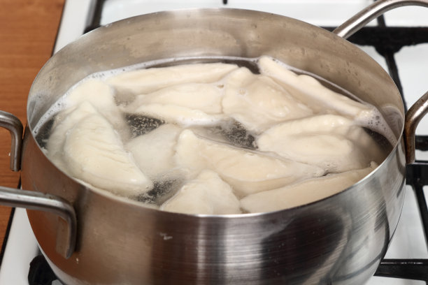 沸水煮饺子素材图片