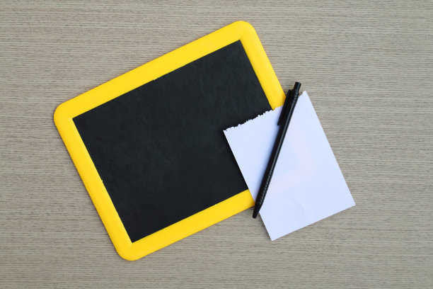 黑板和废纸图片下载