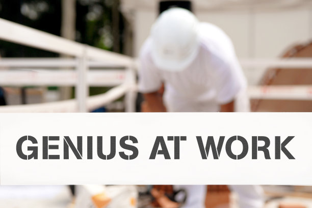 天才在工作图片下载