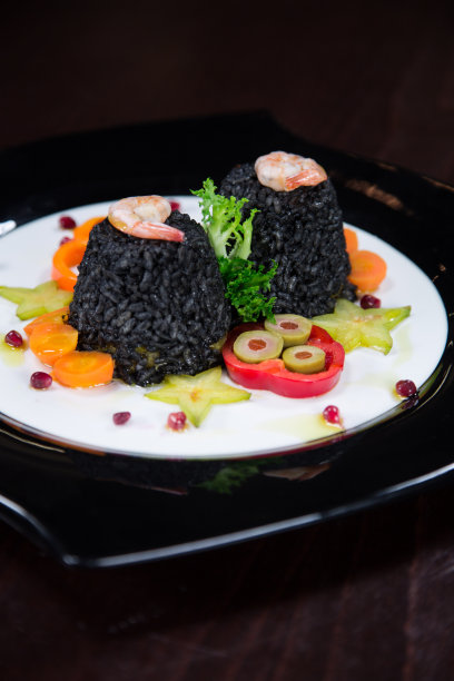 墨鱼汁海鲜烩饭图片下载