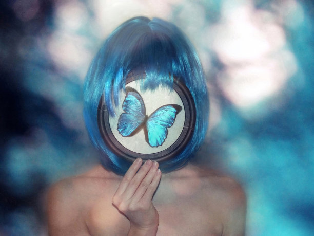 蓝色头发的女孩图片下载