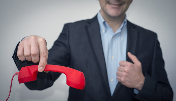 年轻商人有电话图片下载