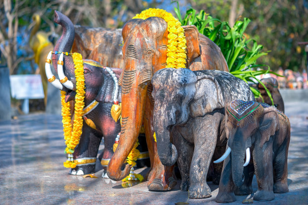 观景台灯塔上的大象形象，图片下载